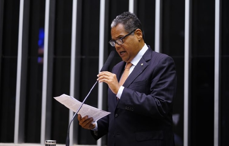Câmara aprova projeto que aumenta pena para crime de injúria racial