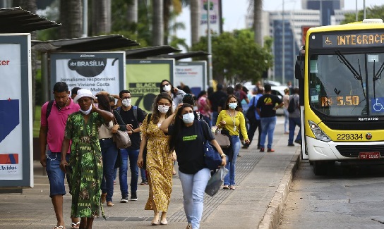 Covid-19: Brasil registra 53 mortes e 22,5 mil casos em 24h
