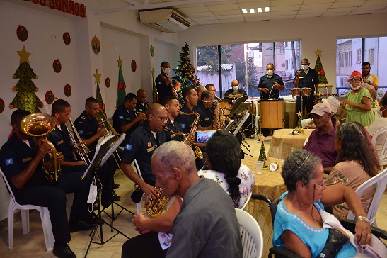 Idosos do abrigo Dom Pedro II celebram Natal com festa e animação 