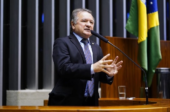 Comissão aprova oferta gratuita de cursos de informática em instituições públicas para idosos