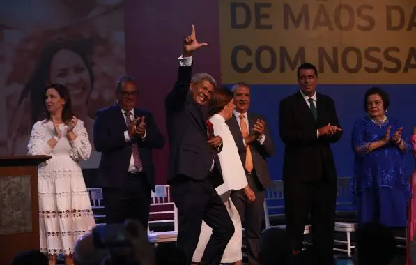 Jerônimo dança e celebra sem protocolos o desafio de ser governador da Bahia