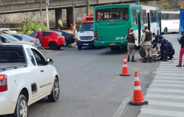 Homem atropela três pessoas na Rótula do Abacaxi, em Salvador; condutor estaria sem habilitação