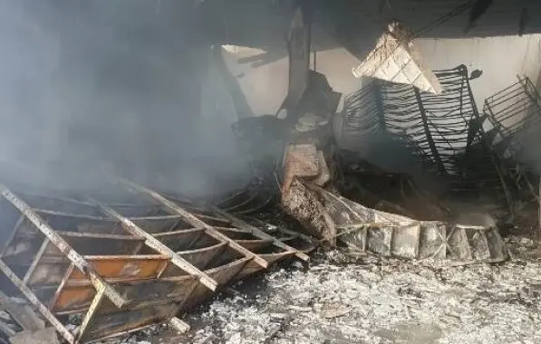 Incendio destrói loja de peças de motocicletas em Feira de Santana