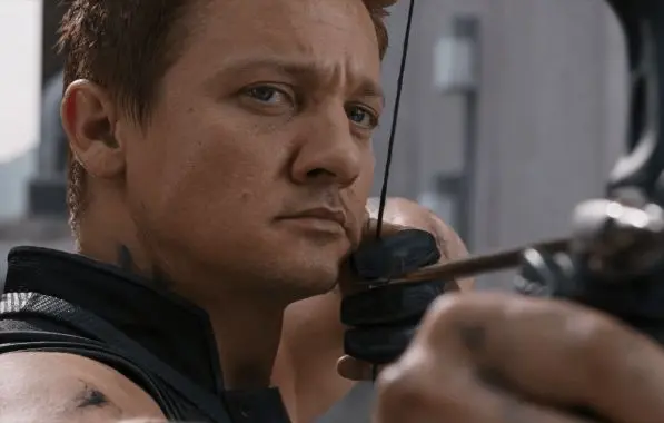 Jeremy Renner, o Gavião Arqueiro, sofre acidente e está em estado crítico