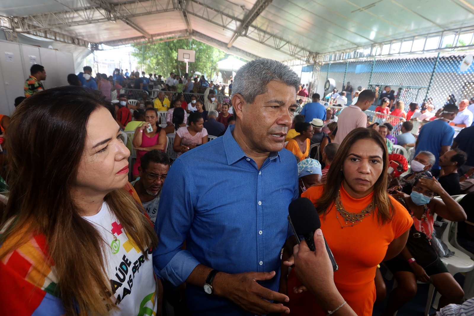 Primeira edição do projeto Saúde Mais Perto, em Paripe, recebe visita do governador Jerônimo Rodrigues