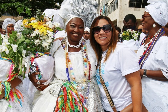 Na festa do Bonfim, secretária de Saúde Roberta Santana reforça importância de concluir esquema vacinal
