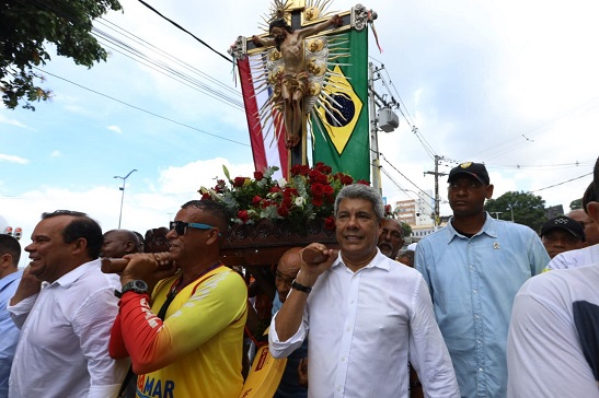 Em Salvador, Jerônimo Rodrigues participa de procissão marítima da imagem do Senhor do Bonfim
