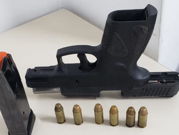 Operação Gêmeos da PM leva à recuperação de carro roubado e apreensão de pistola