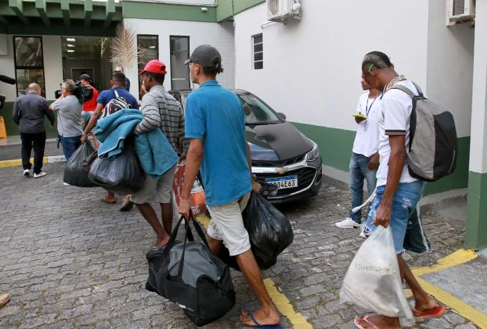 Governo do Estado acolhe baianos resgatados de trabalho escravo no Rio Grande do Sul