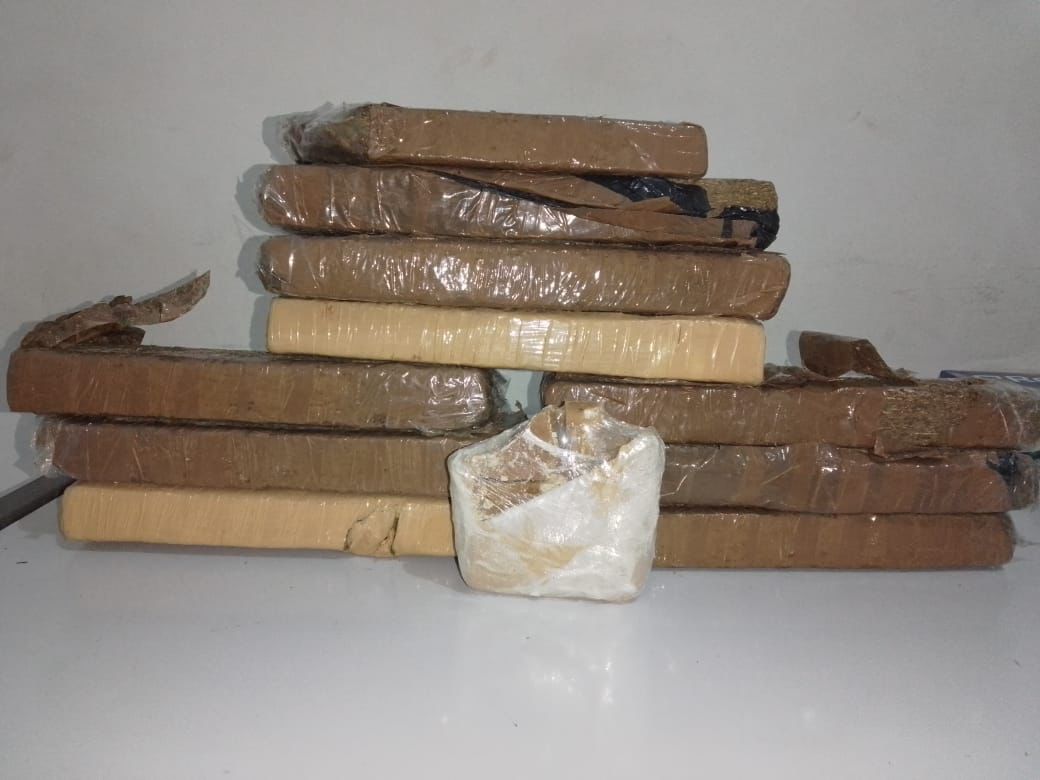 Cerca de 16 kg de maconha são encontrados pela PM em 24h