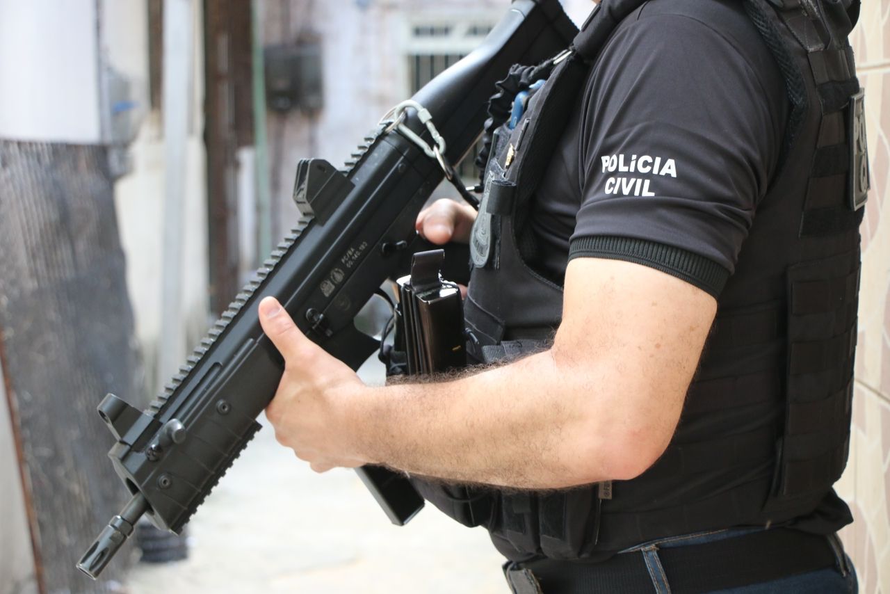 Suspeito de homicídio em bar é preso pela polícia em Simões Filho