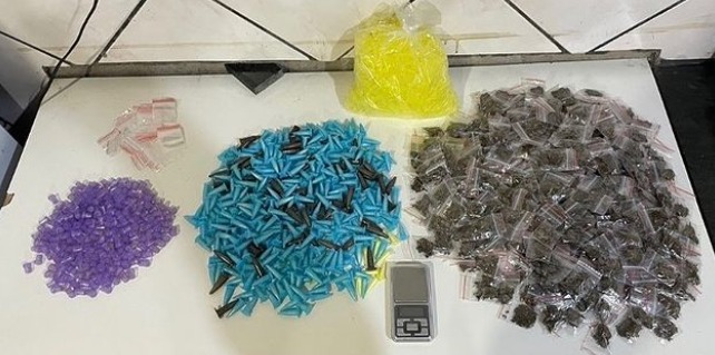 Operações da PM tiram mais de mil porções de drogas de circulação em 24 horas