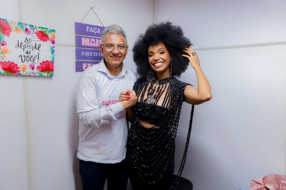 Mila Santana brilha em evento de comemoração do Dia das Mulheres em Simões Filho