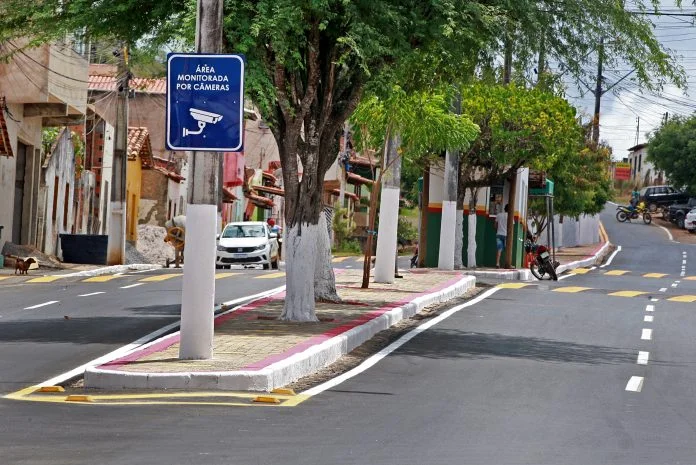 Sátiro Dias: Governo do Estado entrega trecho recuperado da BA-233 e autoriza recuperação de colégio estadual
