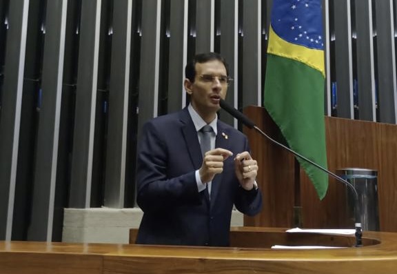 Leo Prates defende pagamento de auxílio emergencial para desabrigados decorrentes de calamidades públicas