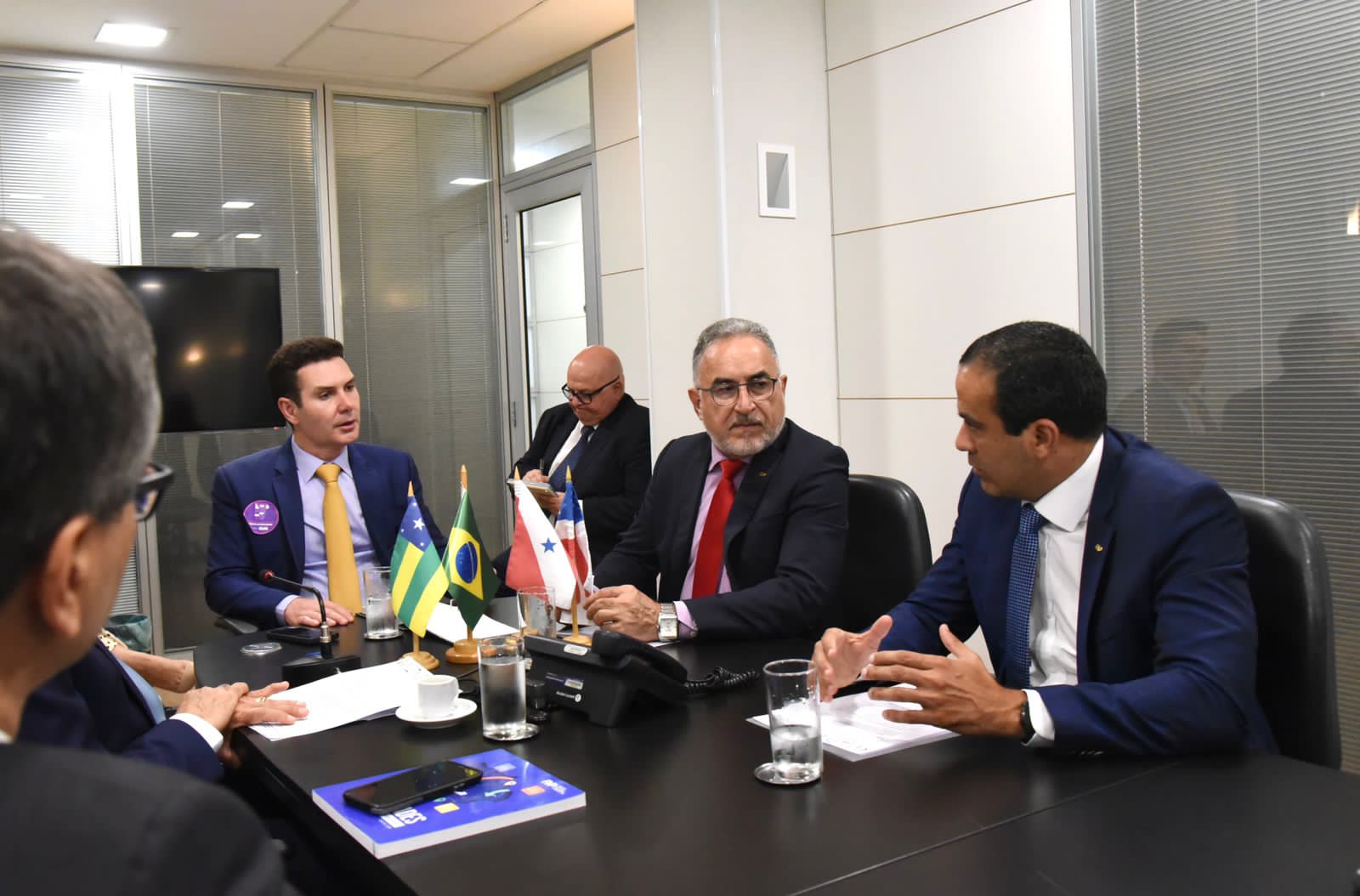 Bruno Reis discute com ministro das Cidades iniciativas para resolver problemas do transporte público
