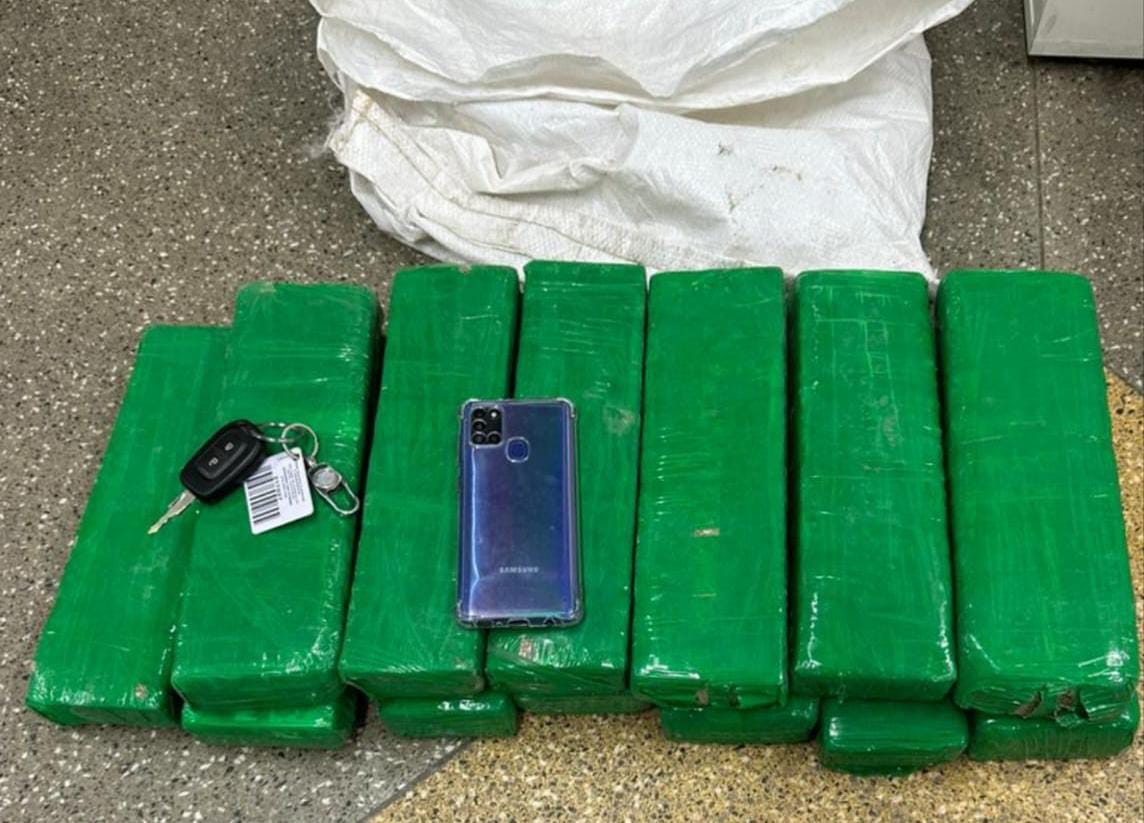 Rondesp Atlântico interrompe transporte de drogas e prende traficante