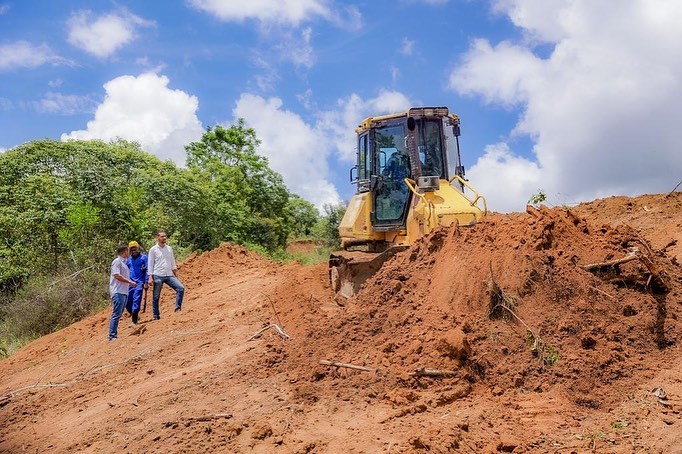 Prefeitura inicia obras de avenida que irá interligar Simões Filho 1 à Via Universitária em Simões Filho