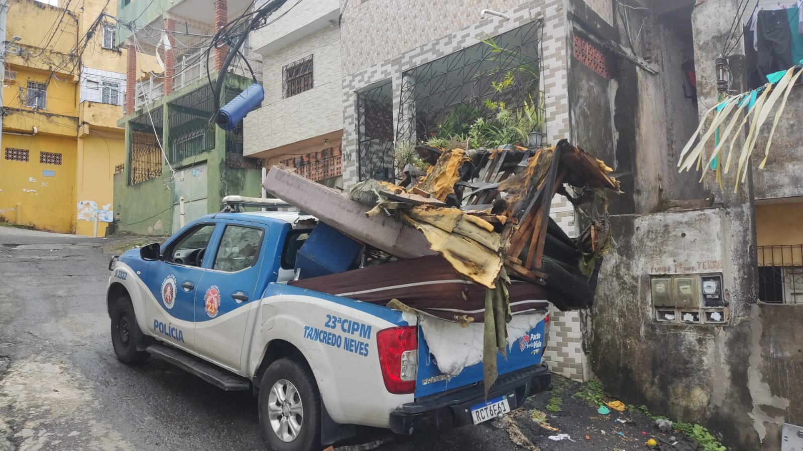 Polícia Militar remove bloqueios em Tancredo Neves em operação contra o crime organizado