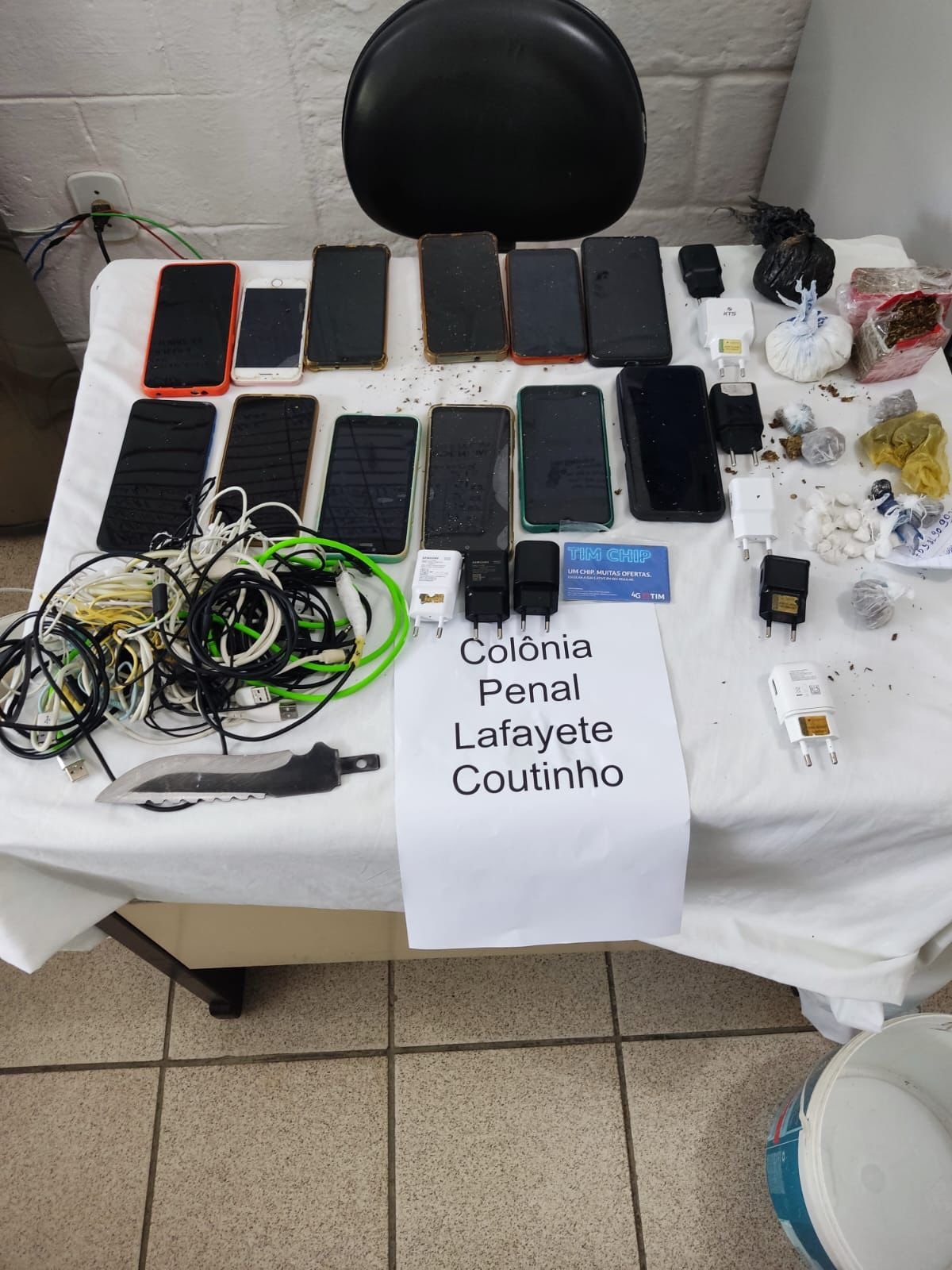 SSP e Seap apreendem 15 celulares na Colônia Penal Lafayete Coutinho