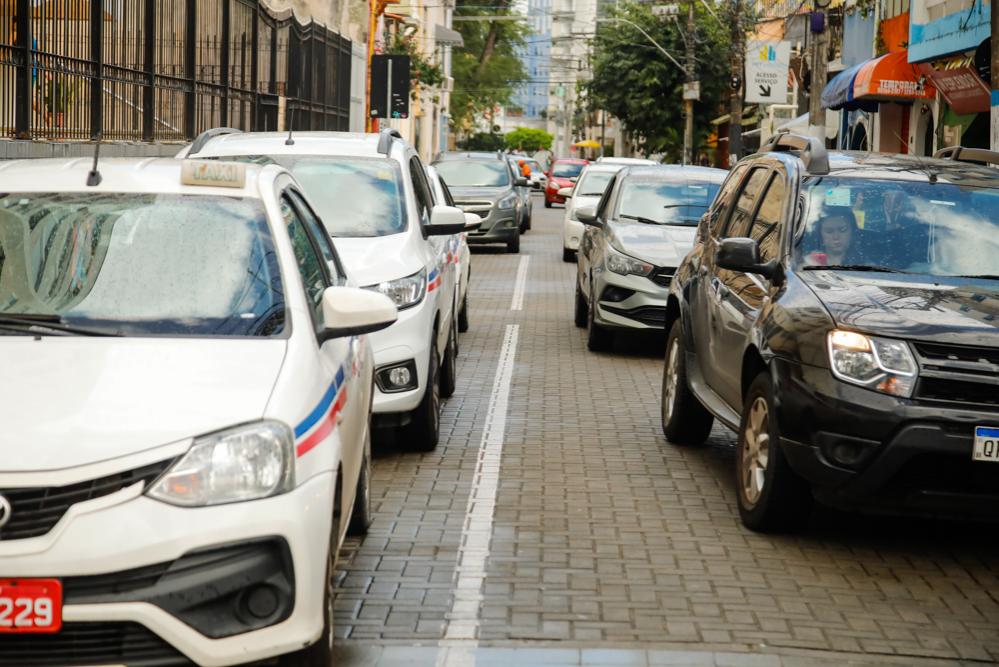 Prefeitura encaminha à Câmara projeto para ampliar idade máxima de veículos de táxi, mototáxi e aplicativos