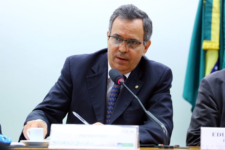 Dep. Félix Mendonça propõe cobrança de imposto de importação sobre compras em sites internacionais