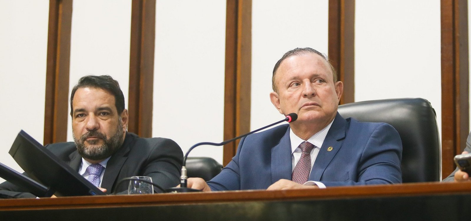 Protestos da oposição não impedem aprovação de reajuste de 4% na AL-BA