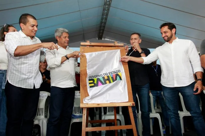 Estado entrega sistemas de esgotamento e abastecimento de água, obras de infraestrutura e esporte em Rio do Pires