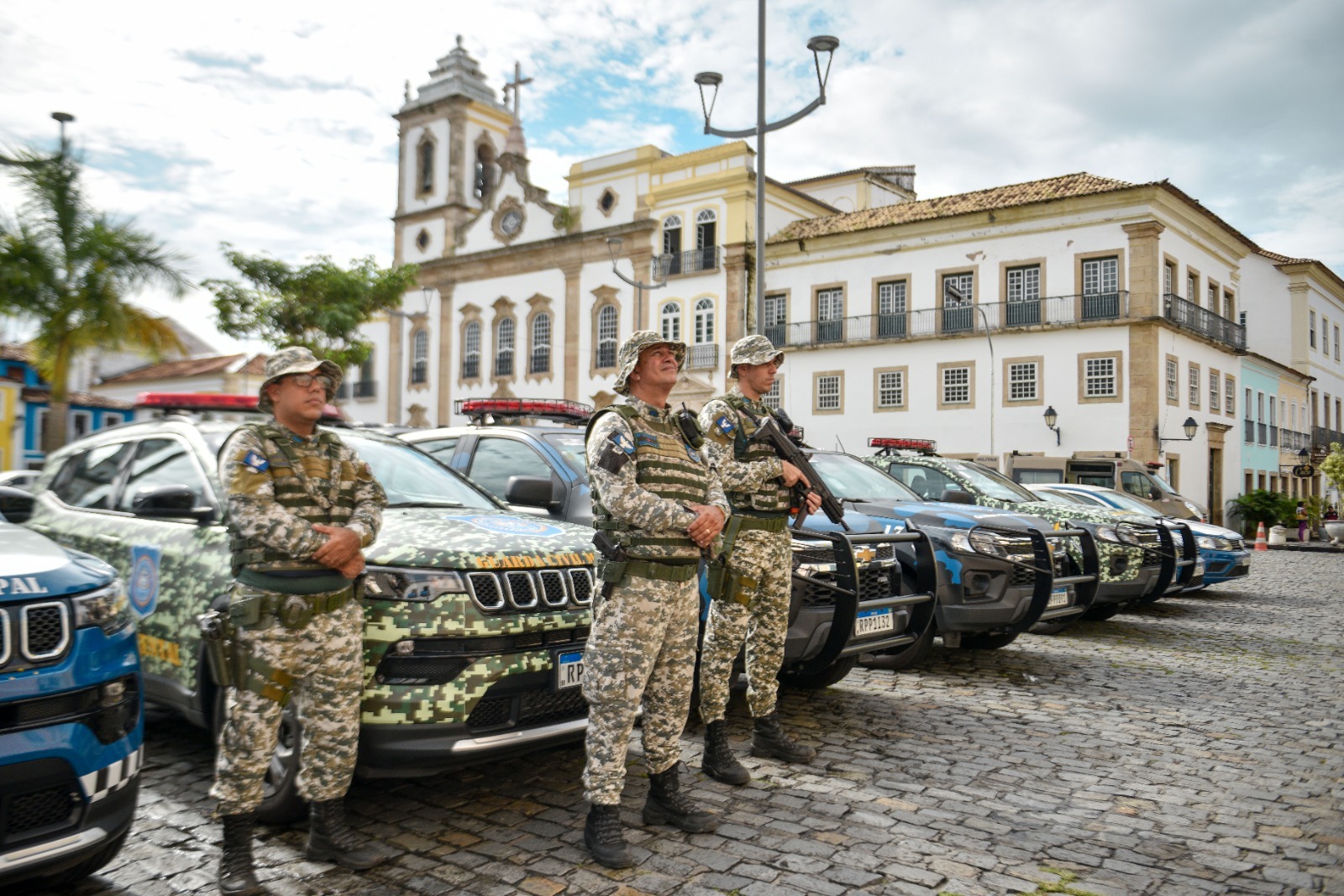 Prefeitura entrega novas viaturas da Guarda Civil Municipal