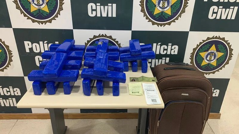 Jovem é presa com 30kg de maconha em rodoviária no Rio de Janeiro