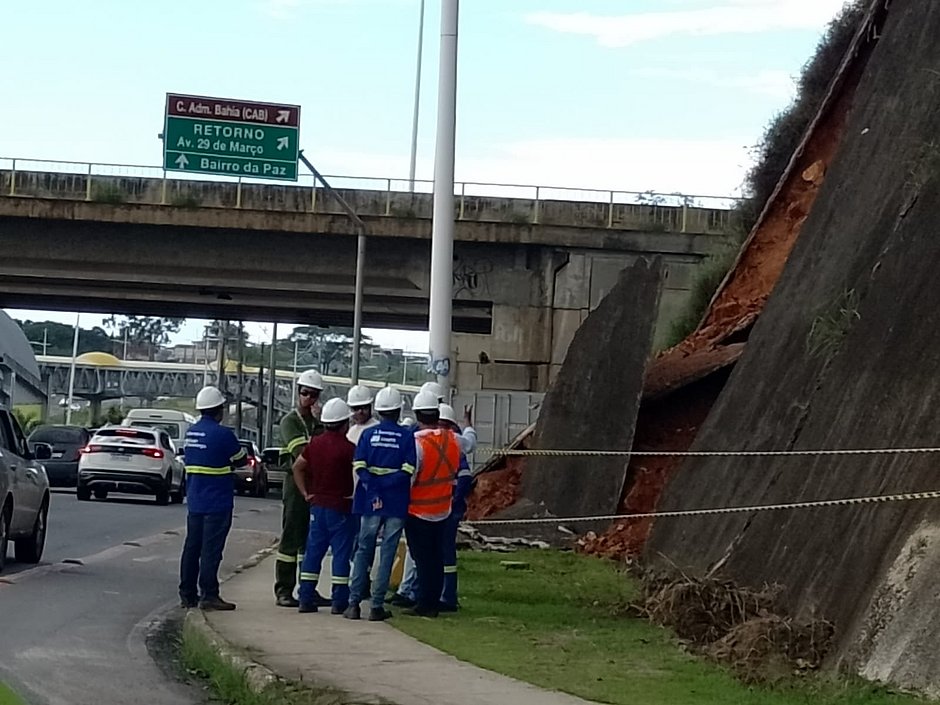 Transalvador interdita alça de viaduto que liga a Orlando Gomes à Av. Paralela