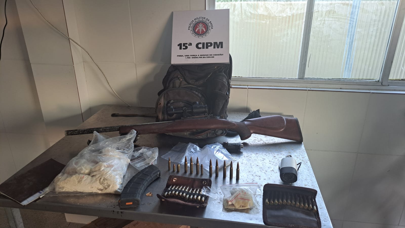 15ª CIPM apreende fuzil e câmera de monitoramento em Salvador