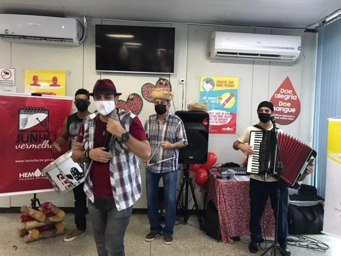 Dia Mundial do Doador de Sangue é comemorado na Hemoba ao ritmo de forró
