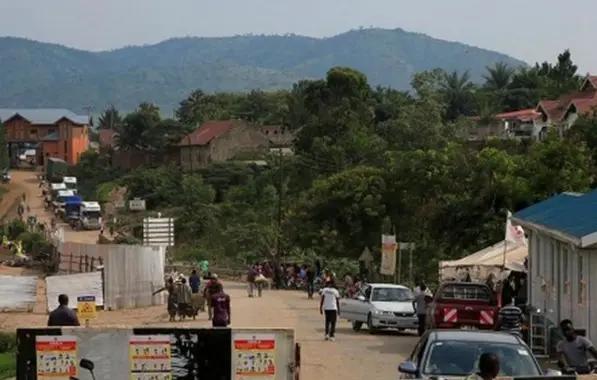 Massacre em escola ugandense: Grupo ligado ao Estado Islâmico mata 37 pessoas