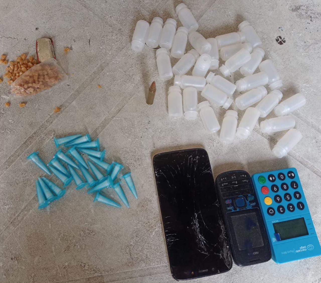 Adolescente traficante é perseguido pelo Esquadrão Águia e abandona 300 pedras de crack e munição de fuzil