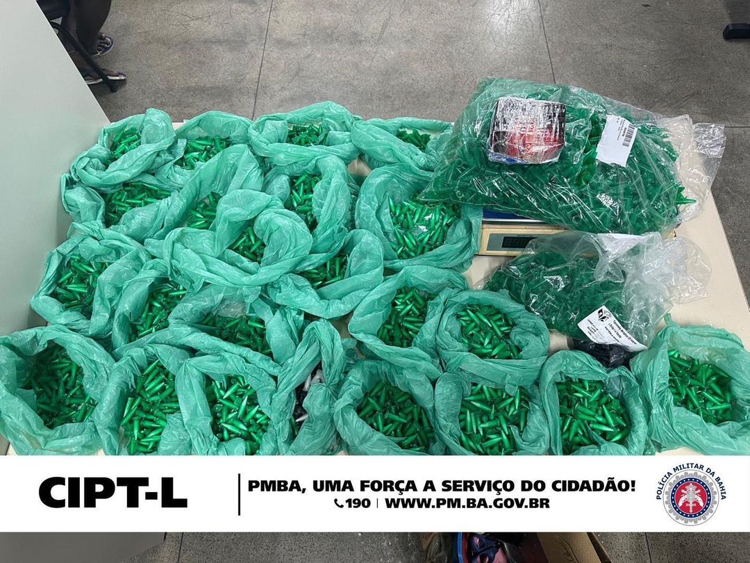 Operação da Rondesp Leste resulta na prisão de traficantes com 2.600 porções de cocaína em Feira de Santana