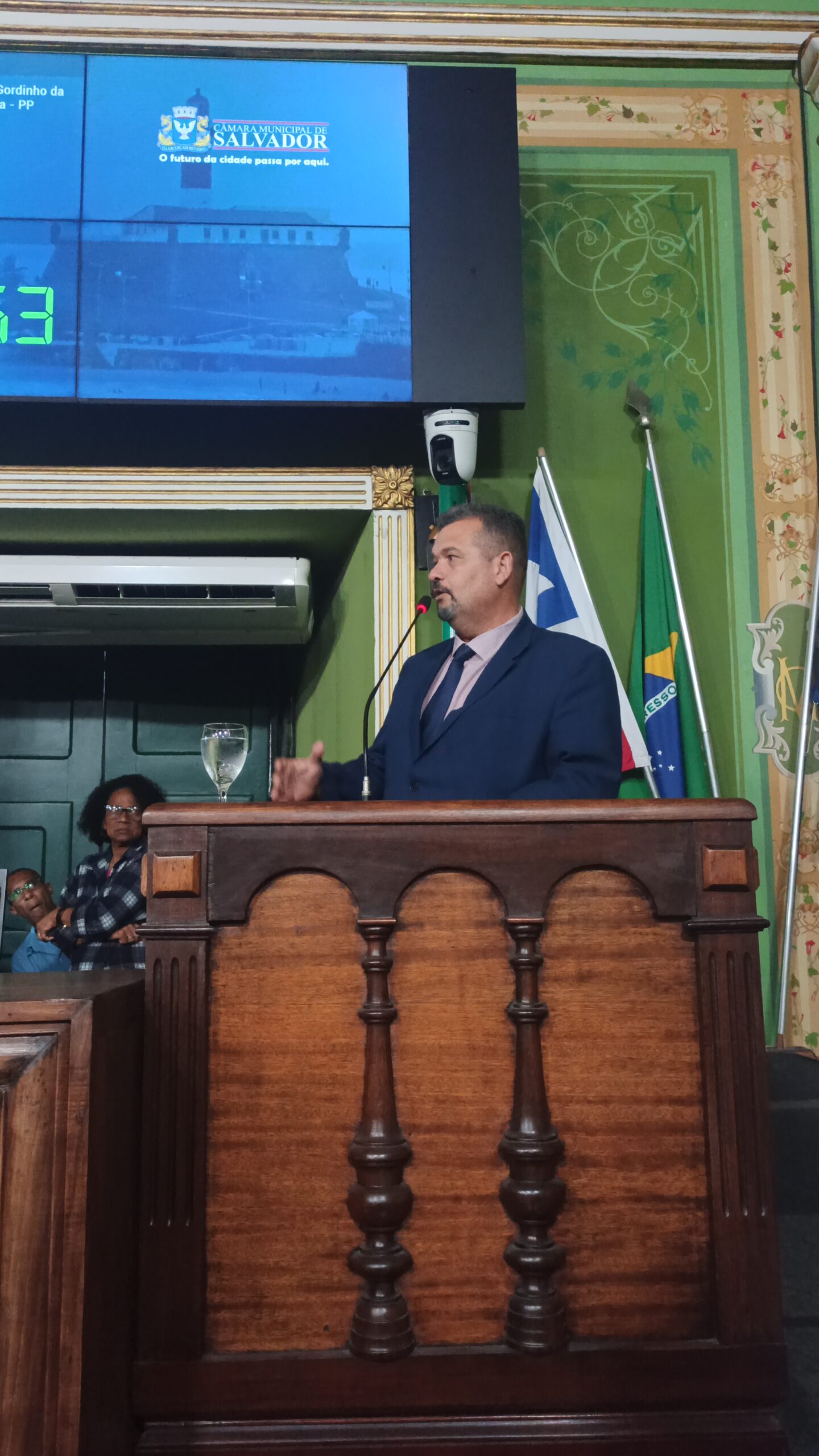 GORDINHO DA FAVELA É AUTOR DO PROJETO DE LEI APROVADO QUE INSTITUI O DIA DA PESSOA TRANCISTA EM SALVADOR