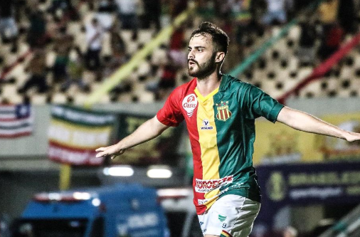 Vitória busca reforço no artilheiro da série B de 2022, um velho conhecido de Léo Condé