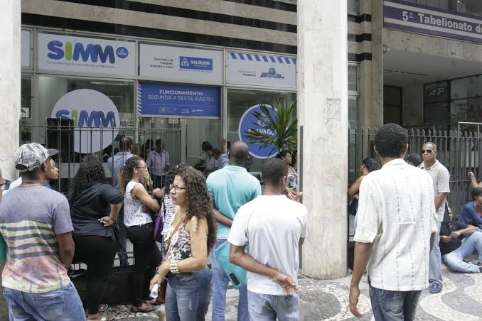 Confira as oportunidades de emprego em Salvador: lista de vagas do SineBahia para segunda-feira (12)