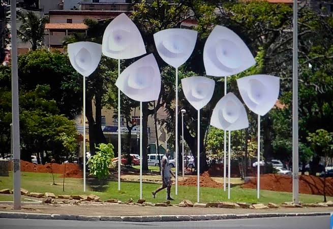 Ataque a tiros deixa quatro homens feridos na Avenida Garibaldi