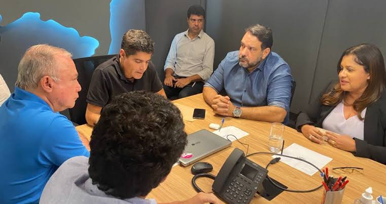 “Afinando estratégias: ACM Neto e deputados da Oposição se preparam para o calendário eleitoral de 2024”