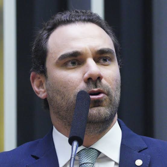 Adolfo Viana afirma que apoiará Bruno Reis em 2024, mesmo diante da aproximação do PSDB com Jerônimo.