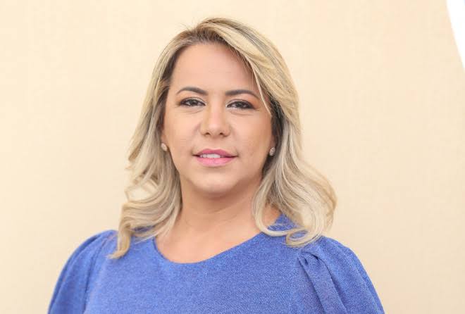 Menstruação sem Neura: Projeto indicado pela vereadora Débora Santana é transformado em lei