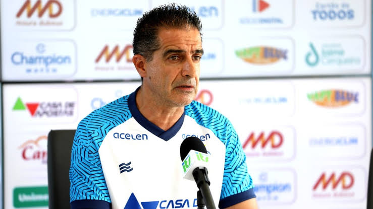 “Renato Paiva defende o Grupo City como responsável pela avaliação do seu trabalho, em meio às críticas dos torcedores”