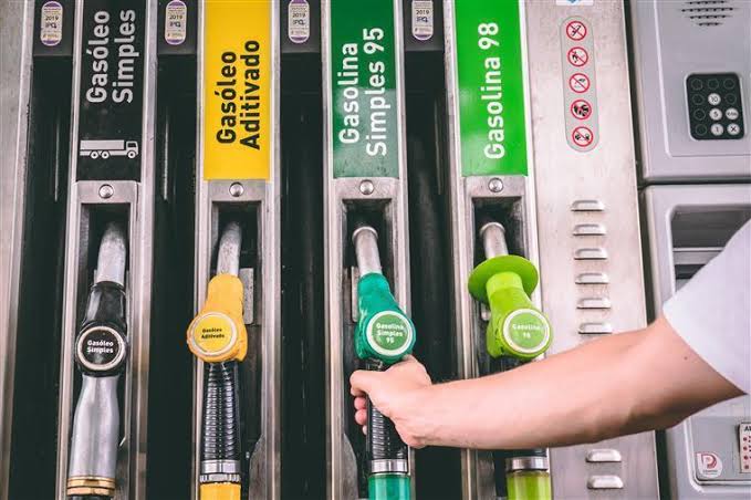 Petrobras anuncia redução no preço da gasolina para distribuidoras a partir de hoje