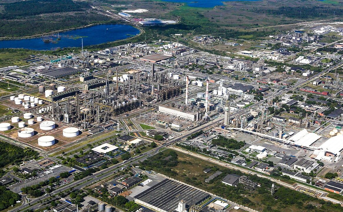 Polo Petroquímico em alerta: Trabalhadores cogitam greve a partir da próxima semana
