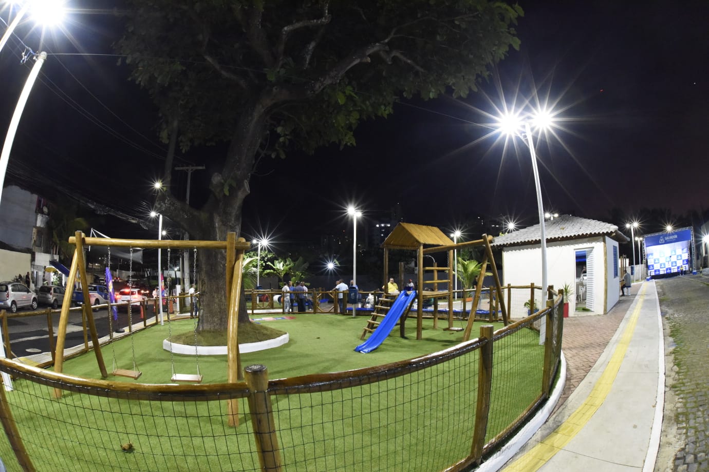 Prefeitura de Salvador inaugura Praça Nilo Sampaio Magalhães e atinge 372 praças entregues em dois anos