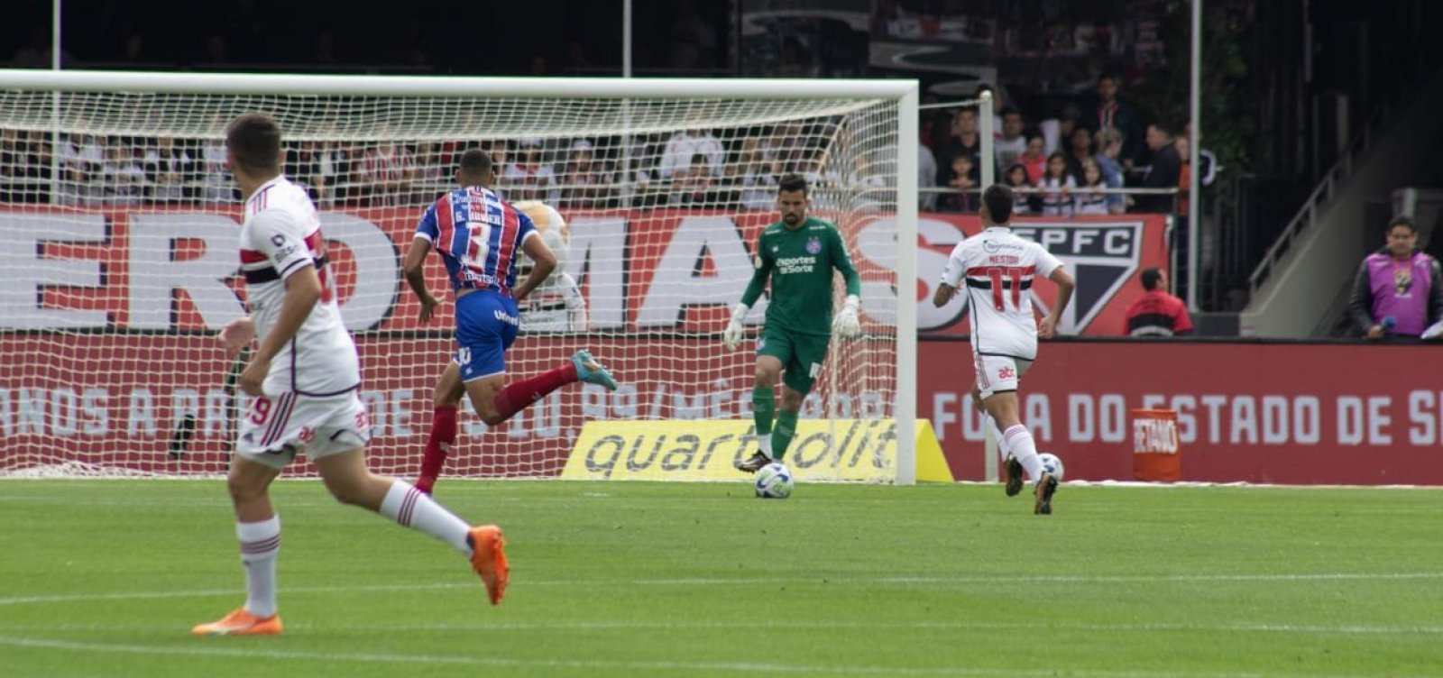 Marcos Felipe brilha no empate sem gols contra o São Paulo, mas o Bahia continua em apuros na zona de rebaixamento