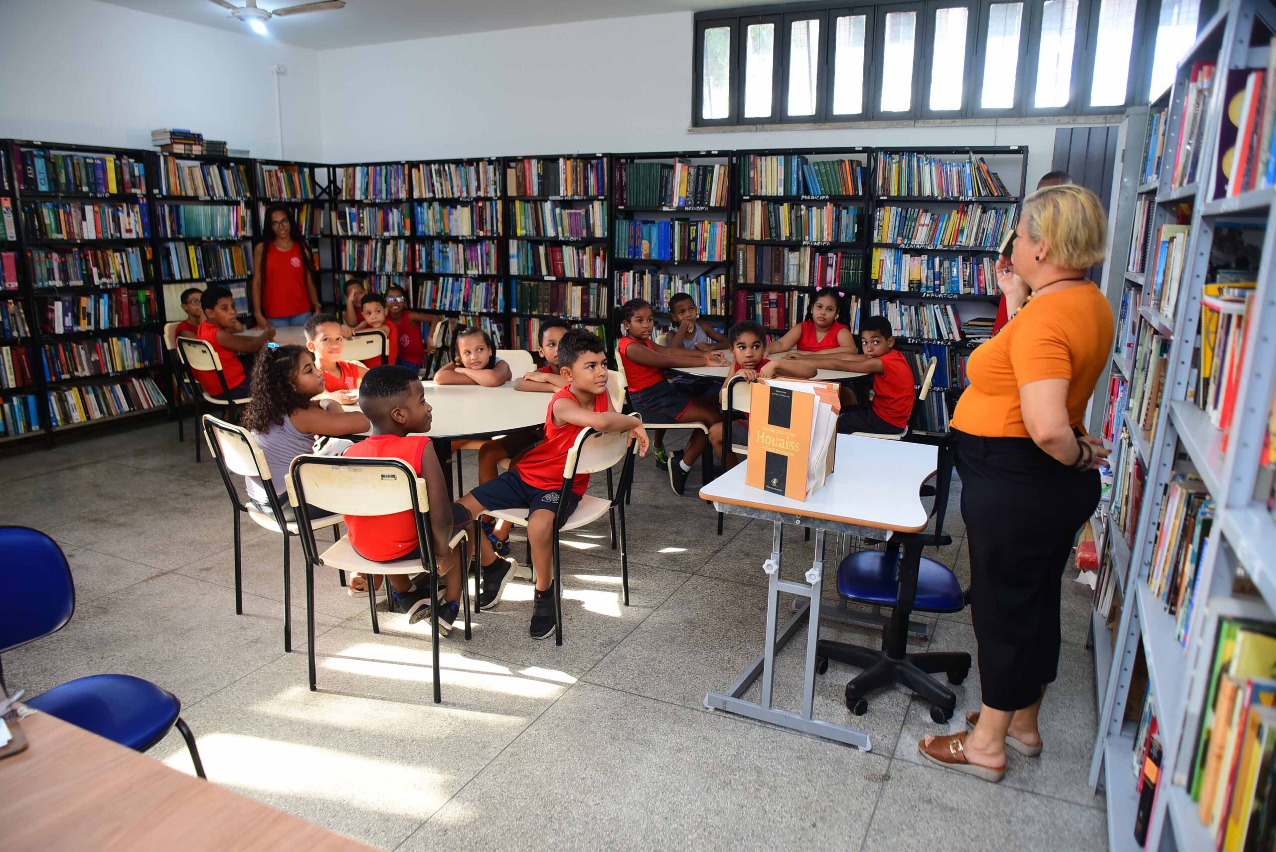 Bibliotecas municipais em Salvador promovem a pesquisa e o amor pela leitura