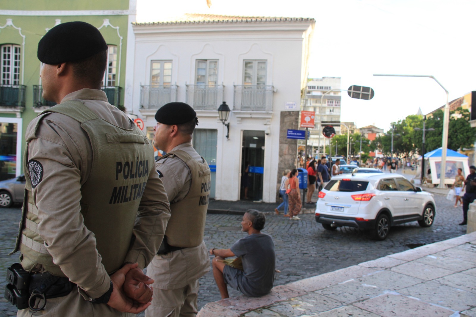 Vítima tem celular recuperado minutos após crime
